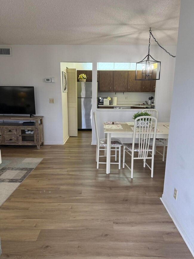 Photo - 133 Lake Pine Cir Unidad A-2