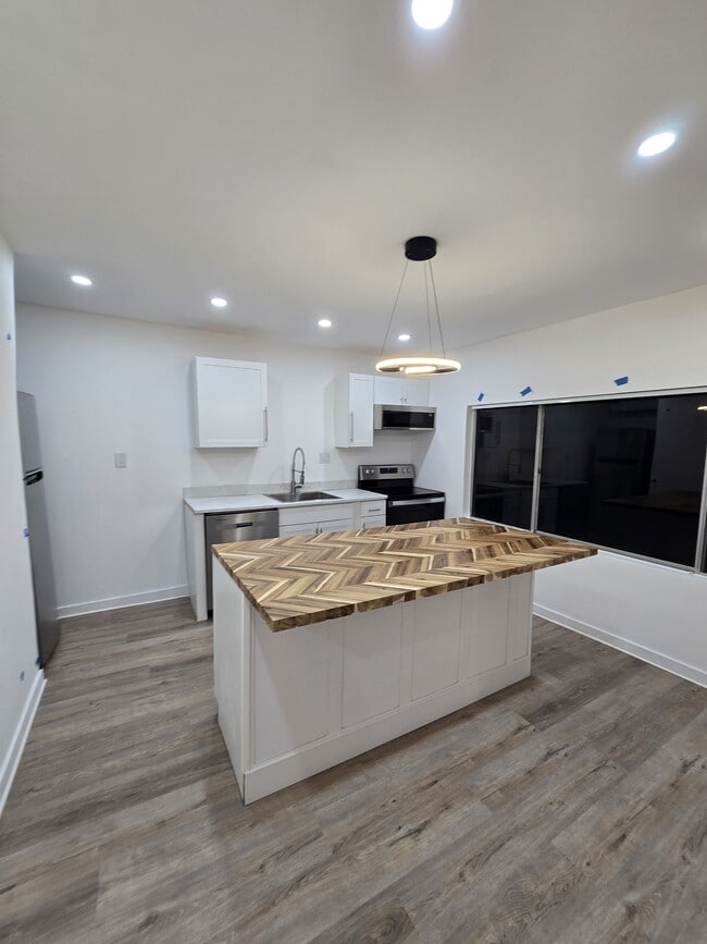 Building Photo - 7345 Penrose St Rental