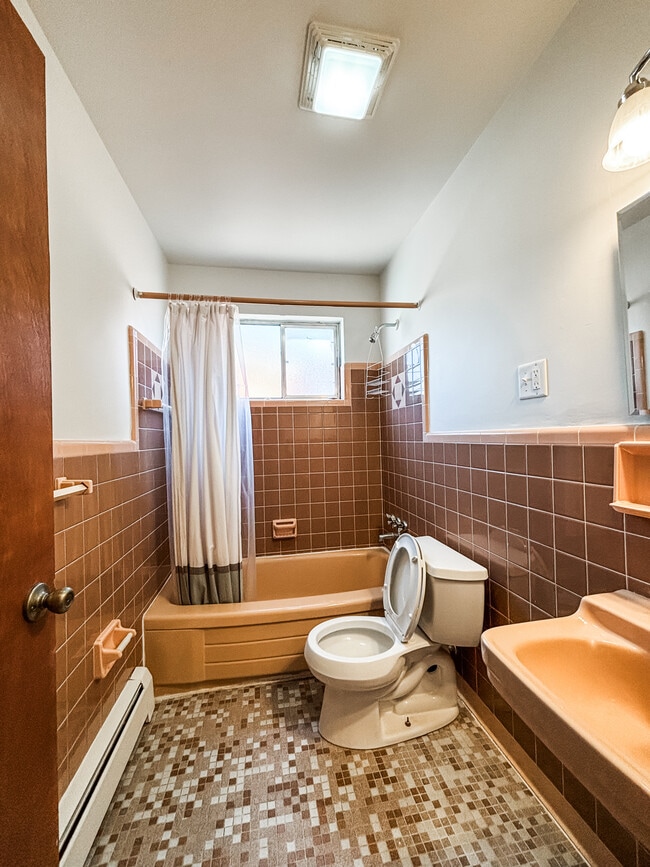 Bathroom - 3408 Lumardo Ave Unit 4