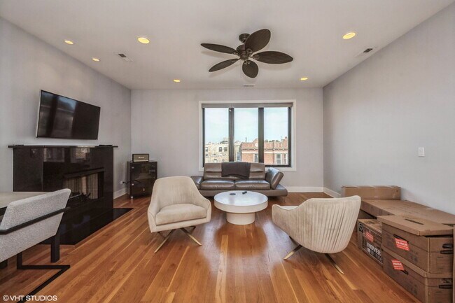 Photo - Impeccable 3 bedroom 2.5 bath condo located in the heart of Ukrainian Village / Humboldt Park / W...