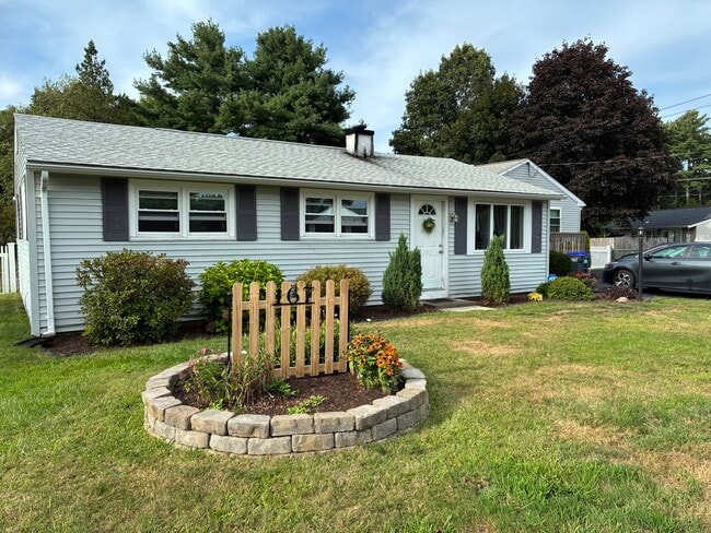 front of home - 167 E Bacon St Rental