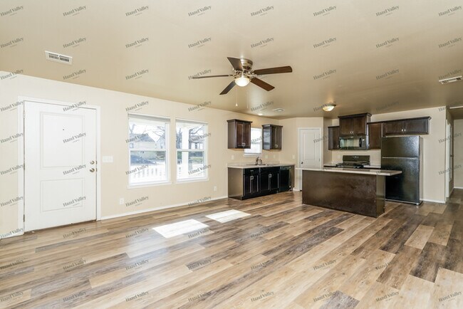 Photo - 513 E 48th Pl N