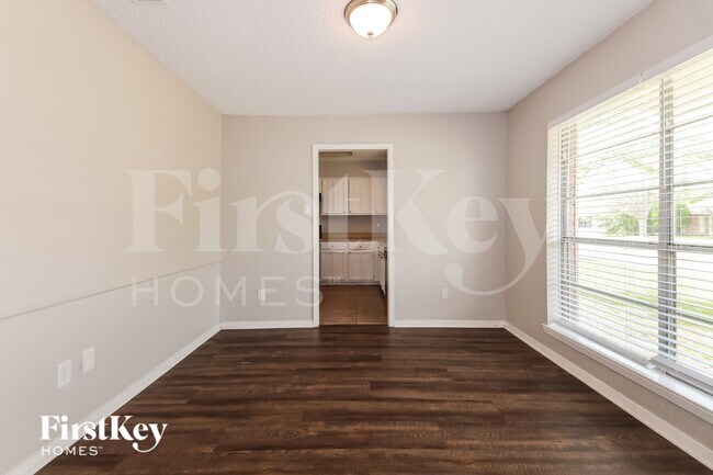 Photo - 8902 Deerwood Dr