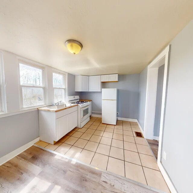 Photo - Spacious studio living in Sharon, PA! Unit 1