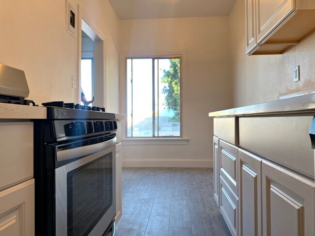 1623 N Mariposa