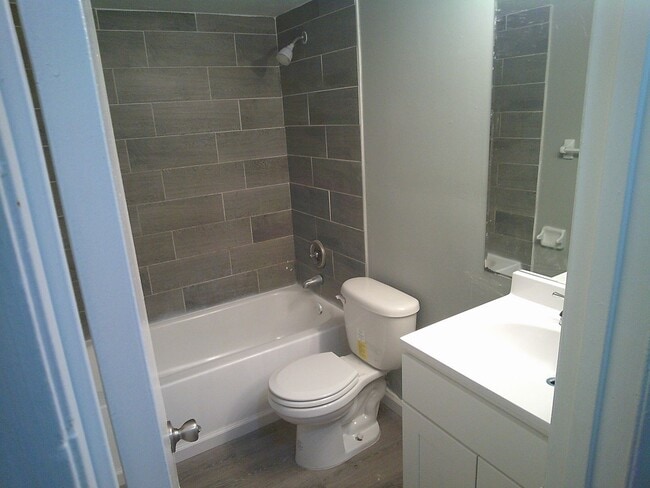 Photo - Townhomes 2 beds with den.  MOVE IN TODAY