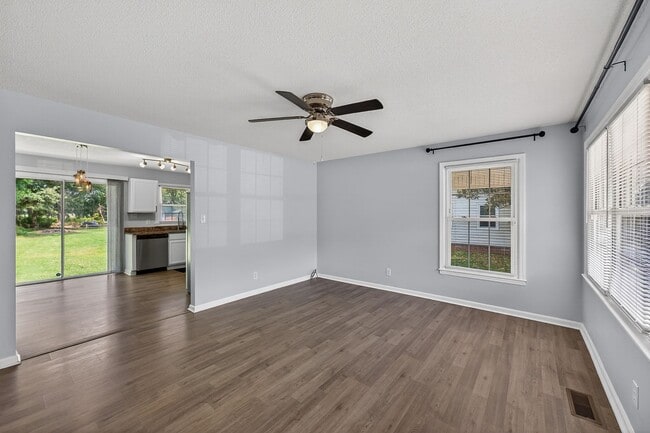 Photo - 2527 Country Club Rd