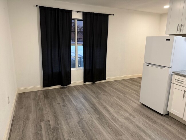 Photo - 1043 Elmwood-