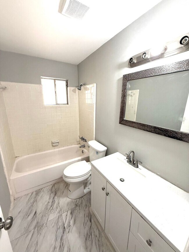 Photo - ** 3 bed 2 bath located in RidgeField ** Call 334-366-9198 to schedule a self showing