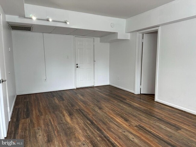 Photo - 1816 Queens Ln Unit 4-224