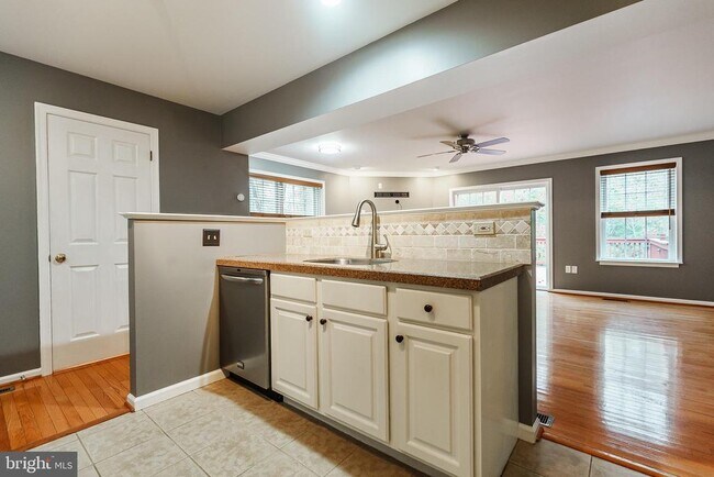 Photo - 151 Vernon Ct