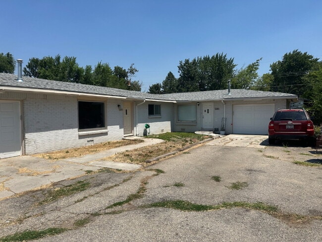 Building Photo - "Charming 2-Bedroom Oasis in Boise's Heart... Rental