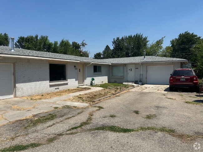 Building Photo - "Charming 2-Bedroom Oasis in Boise's Heart... Rental