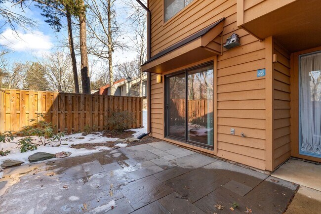 Photo - Updated 1800+ sq/ft 3 bdrm 2.5 bath end unit townhome