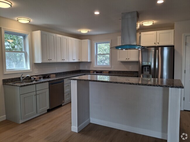 Kitchen with island - 103 Brook St Rental