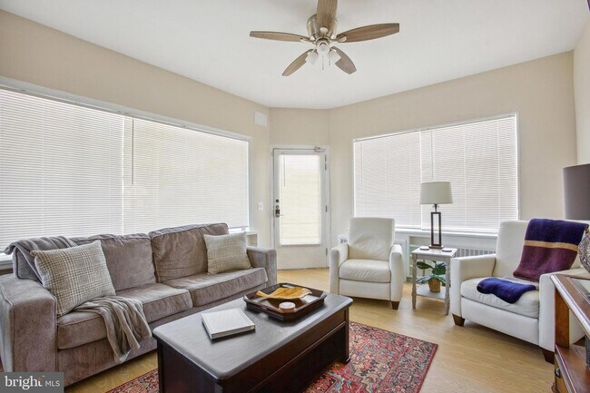 1900 Princess Anne St Unidad 6