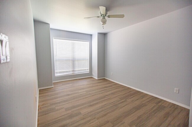 Photo - 8623 10th St