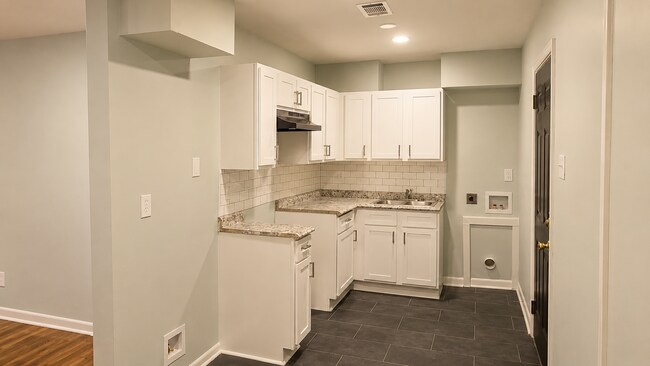 Photo - 750 Lester St