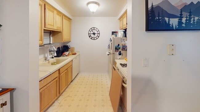 Photo - 543 Longshore Dr