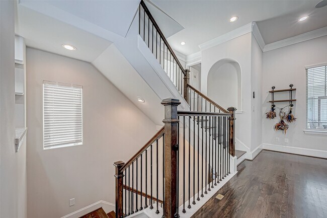 Photo - 2227 Chenevert St