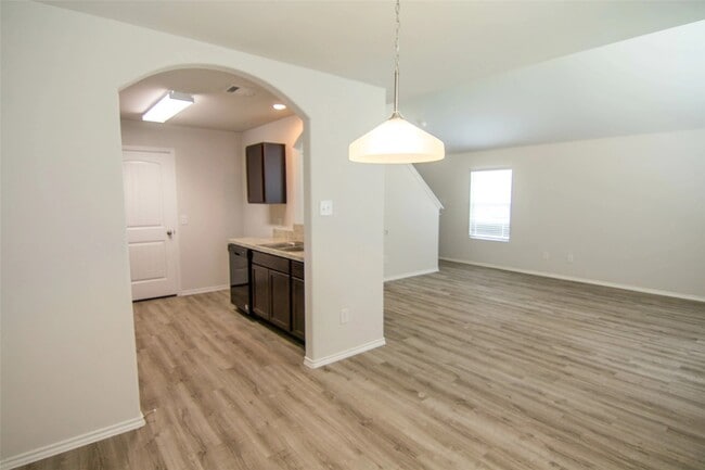 Photo - 17314 Cuthbert St