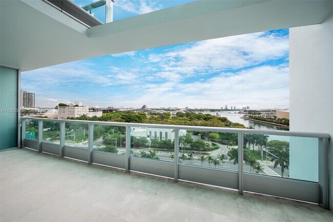 Photo - 900 Biscayne Blvd Unidad 909