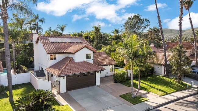 Building Photo - 1205 Cerca