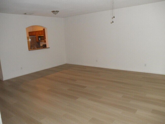 2205 Oakmont Dr