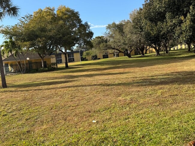 Photo - 410 Meadows Cir Unit 410