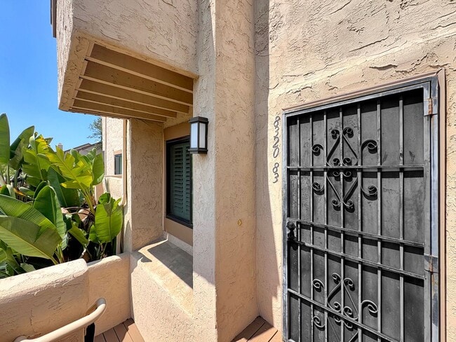 Building Photo - 8320 Via Sonoma