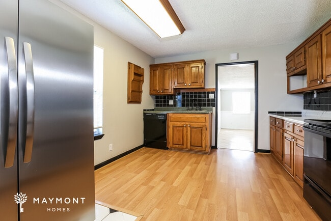 Photo - 3006 Hilldale Rd