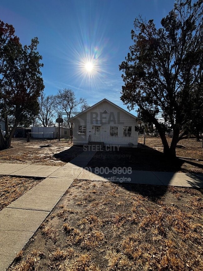 Building Photo - 1938 E 6th St