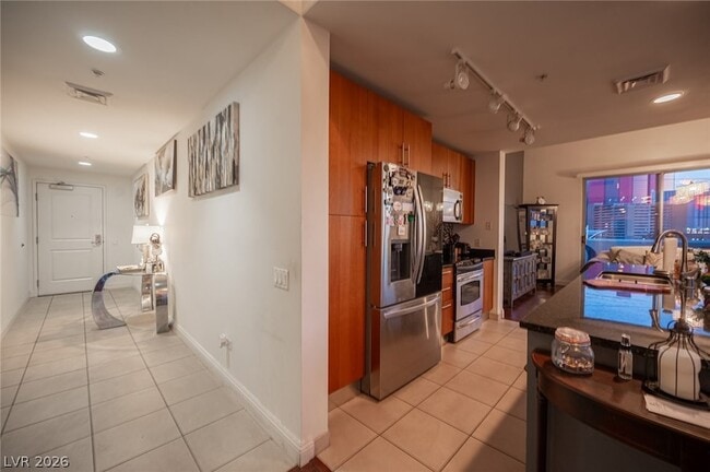 200 W Sahara Ave