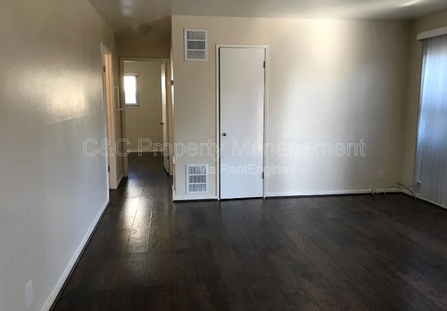 Building Photo - 926 Lupin Dr Unit 2