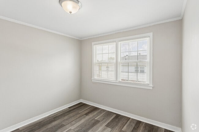 2BR, 1BA - 620SF - Secondary Bedroom
