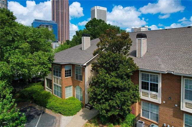 Building Photo - 200 Renaissance Pkwy NE Unit 312 Rental