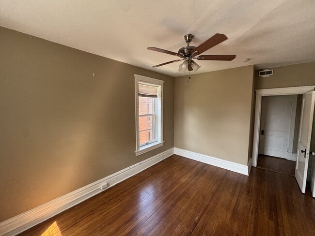 Photo - 3870A Arsenal St