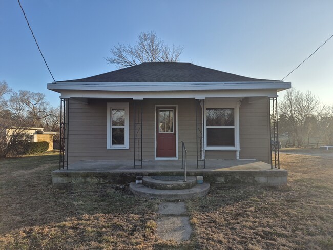 Building Photo - 1003 5th St