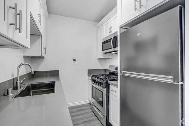 Building Photo - 1010 Pico Blvd Rental
