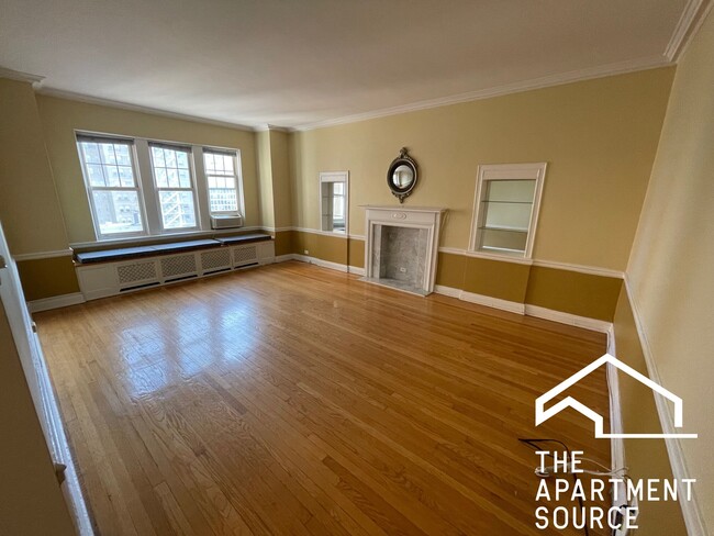 Building Photo - 5000 S Cornell Ave Unit 17D