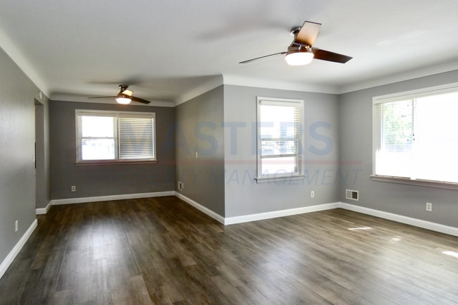 827 Wall St