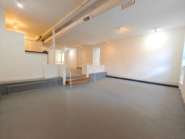 Building Photo - 1806 S Jefferson St