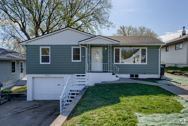 Building Photo - 2825 S 38th Ave Rental