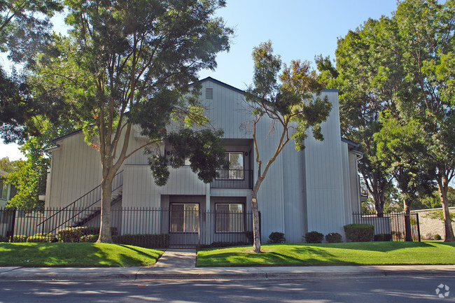 Kelley Drive Condominiums - Kelley Drive Condominiums