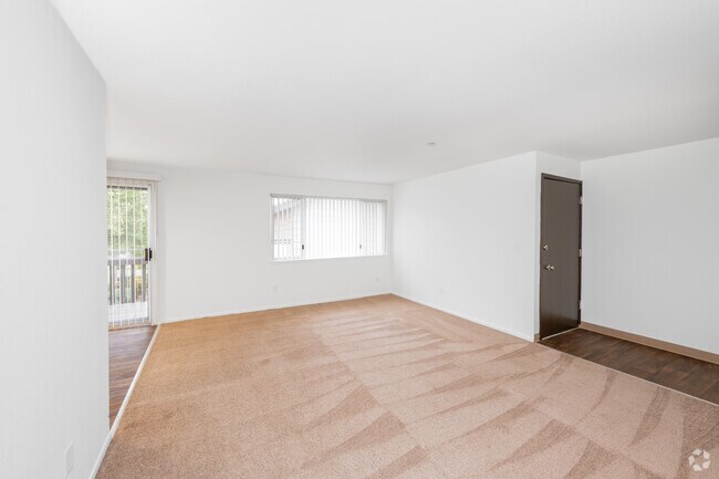 2BR, 2BA - 964SF - Living Room