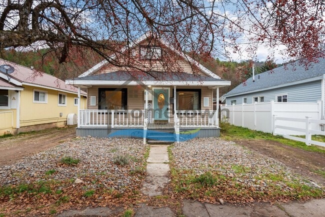 Photo - Kellogg Mid-Term Rental: Charming 3 Bed 1 Bath Home with Fenced Yard – Ends June 30!