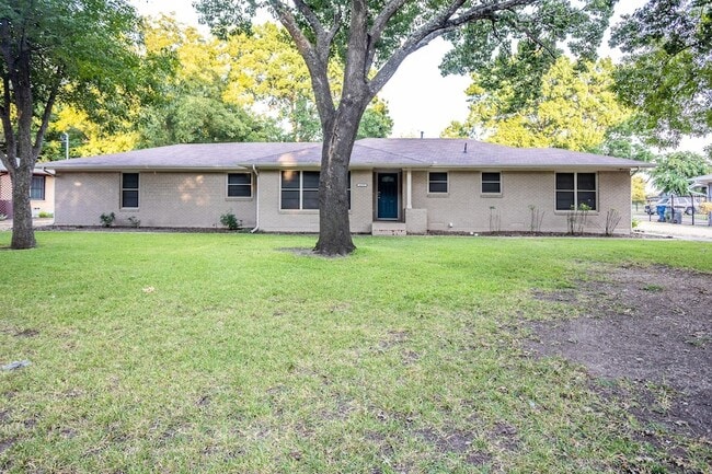 Building Photo - 620 S Dallas Ave Rental