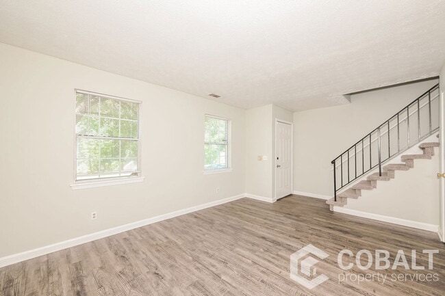 Photo - 3510 Creekview Pl
