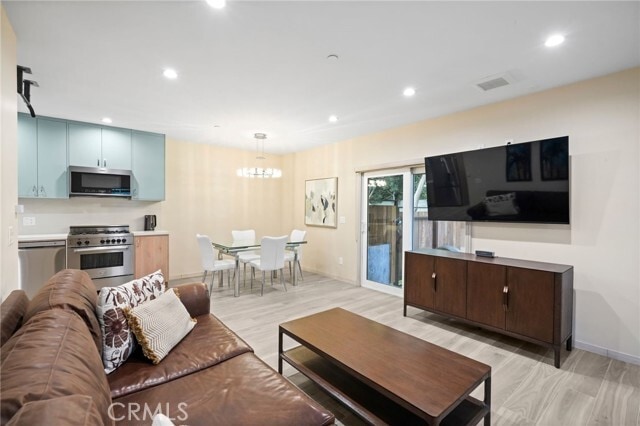 Photo - 18748 Collins St