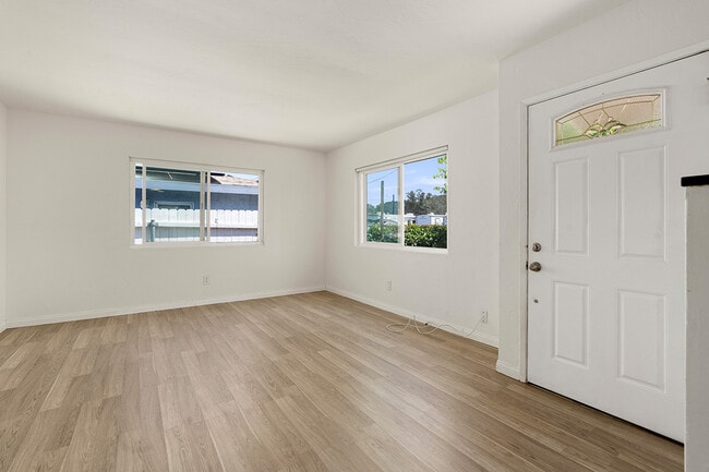 Building Photo - 1354 Knoxville St Rental